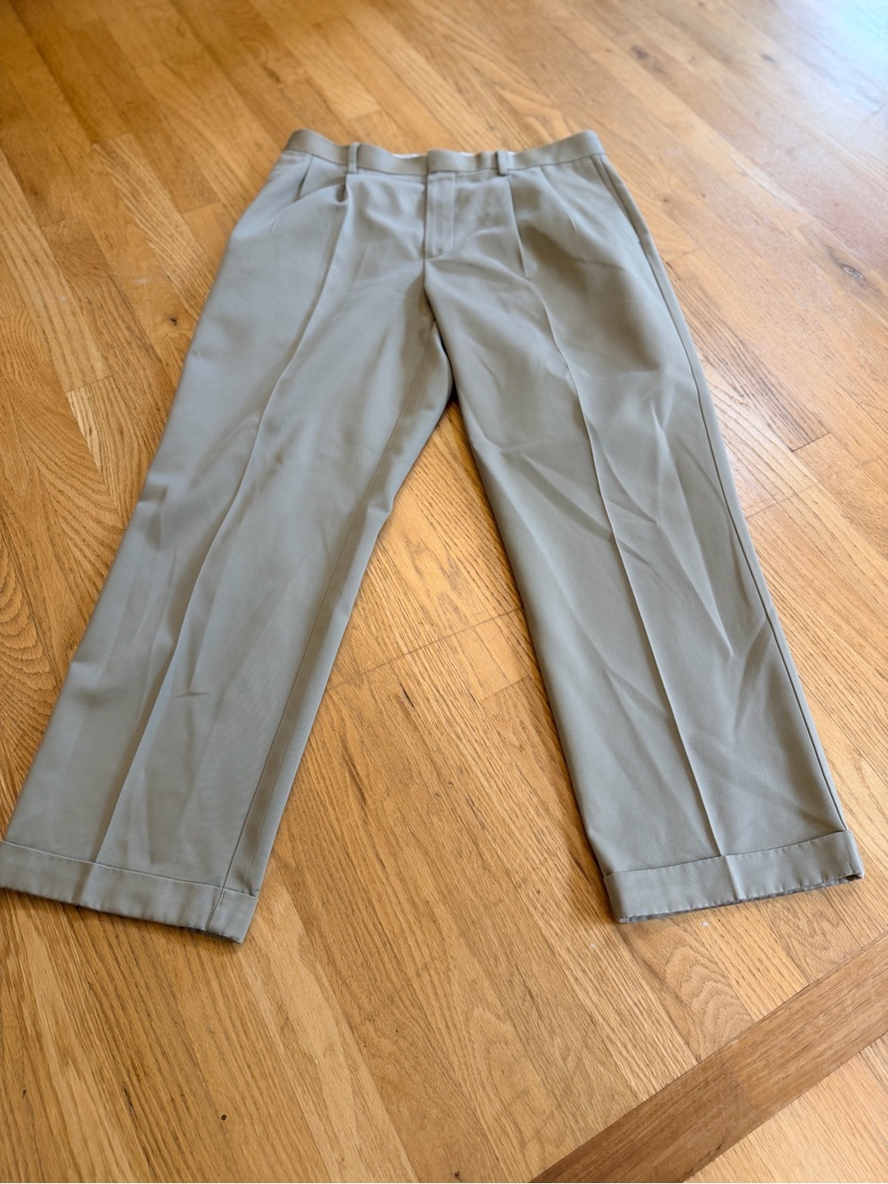 Men's Size 34x30 "Dockers" D4 Levi's Relaxed Fit  Dress Pants in Light Taupe GUC